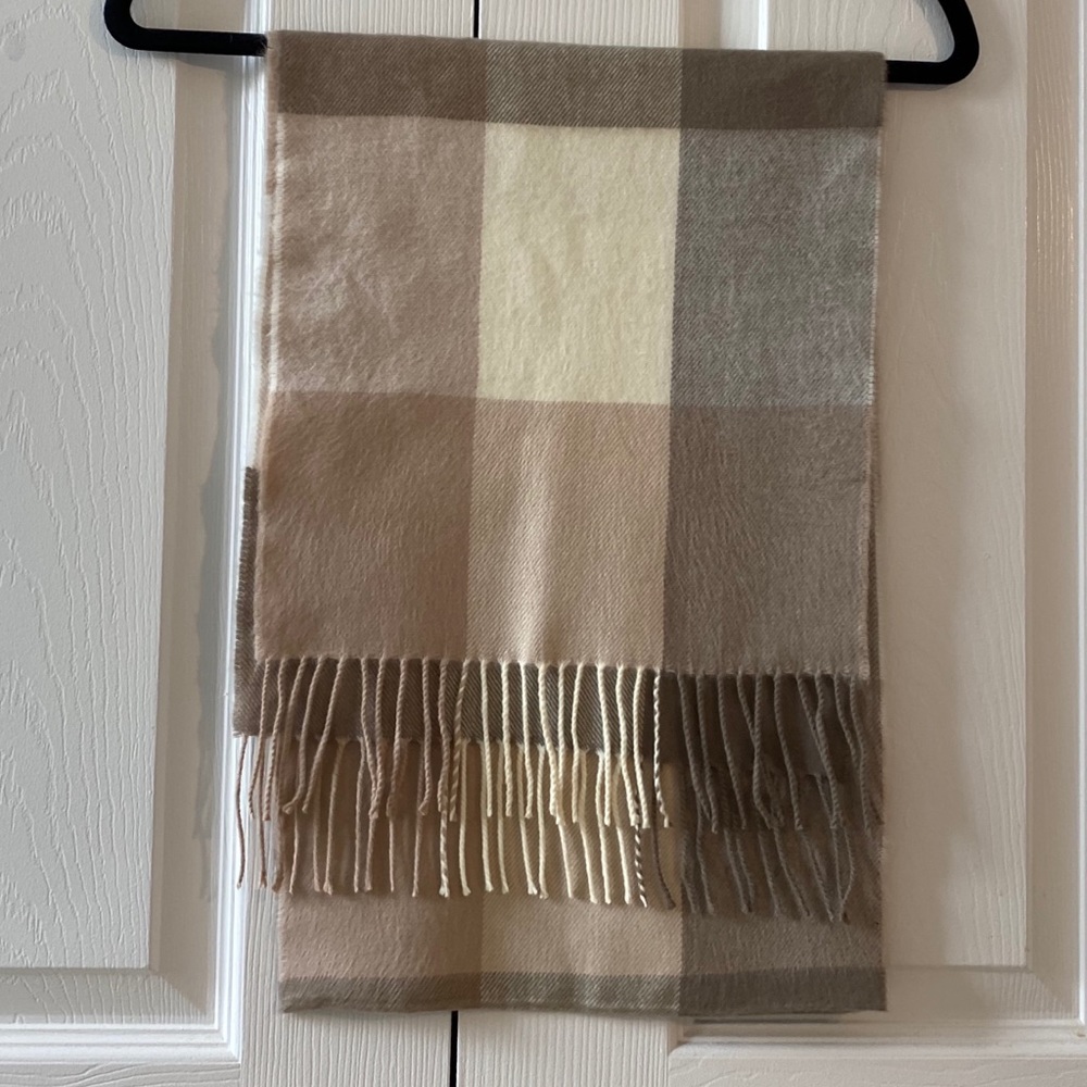 (10 for $10) D&Y NWOT Softer than Cashmere acrylic scarf